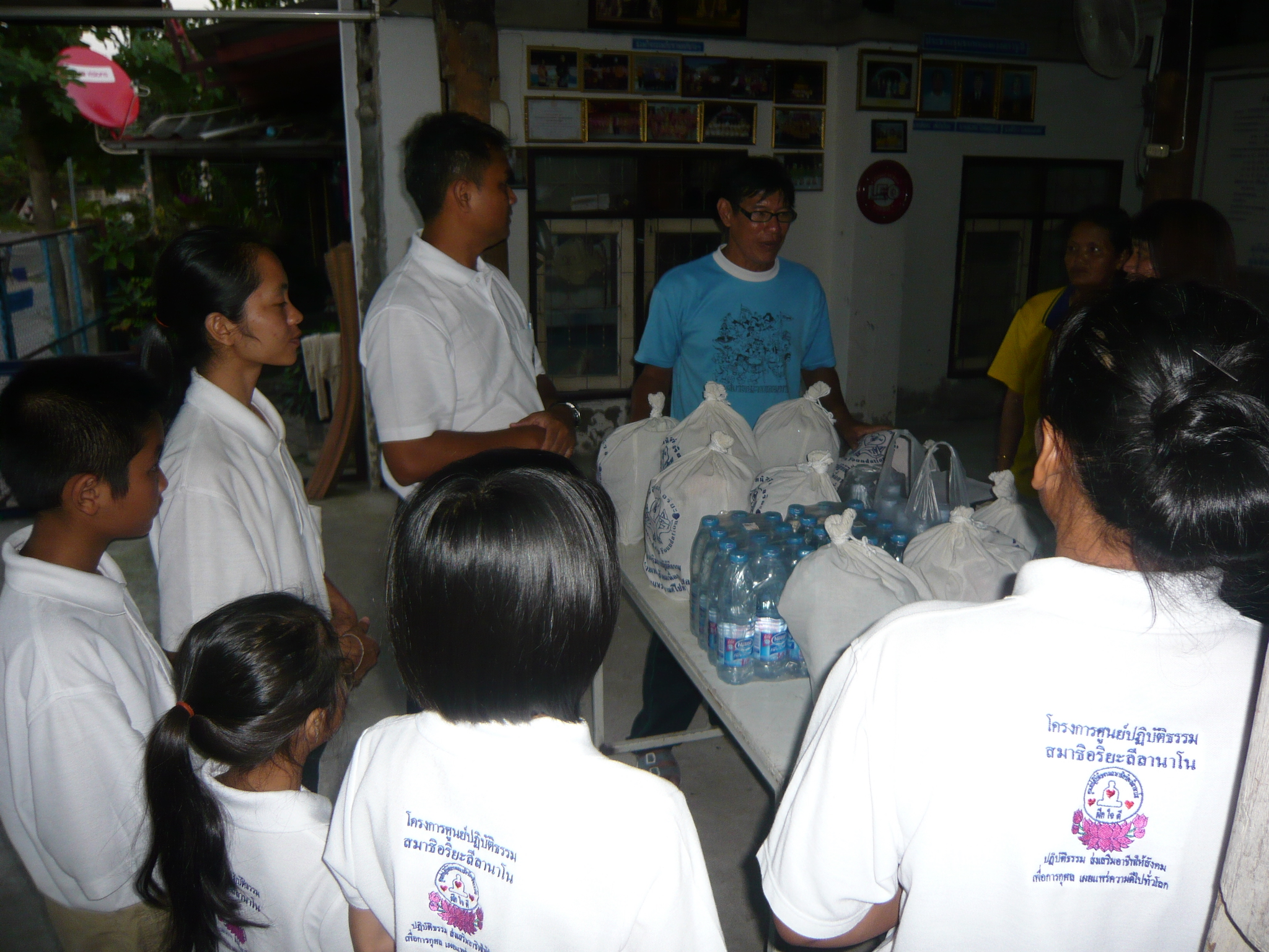 โครงการช่วยผู้ประสบภัยน้ำท่วมจังหวัดขอนแก่นครั้งที่ 3    วันที่ 21 ตุลาคม 2554 ณ   ชุมชนหนองแวงตราชู 3  ตำบลในเมือง   อำเภอเมืองขอนแก่น   จังหวัดขอนแก่น